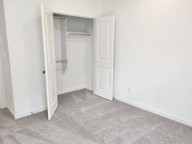 Building Photo - 5827 Linda Cv Ln