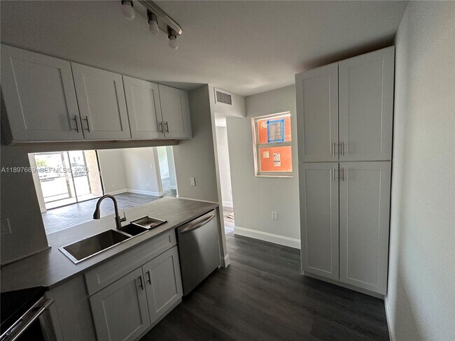 Building Photo - 855 NE 209th St