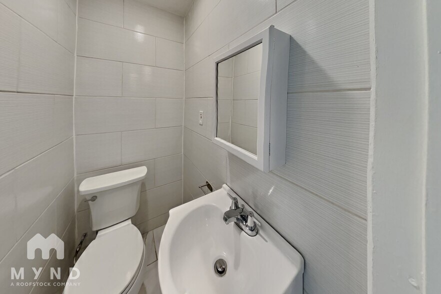 Building Photo - 7413 Waterway Dr