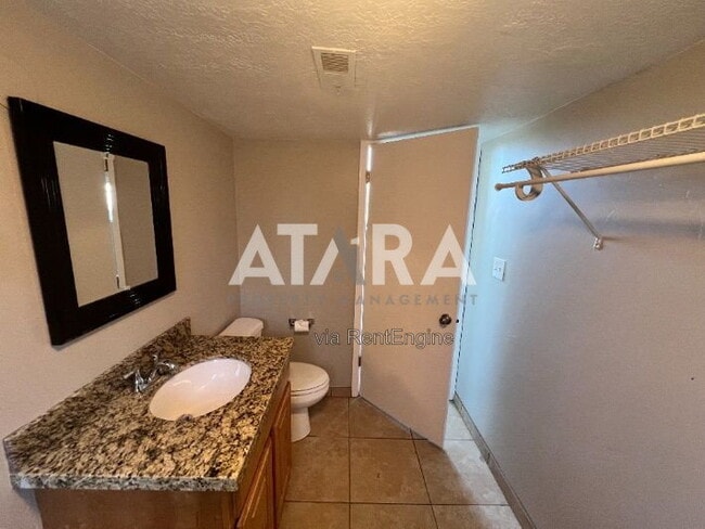 Building Photo - 5875 Highland Dr