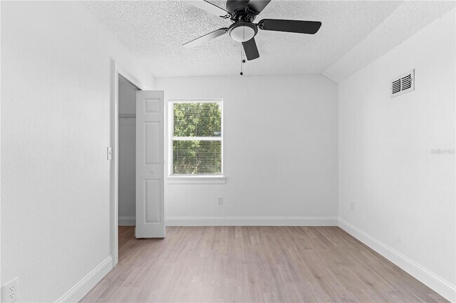 Building Photo - 421 Rollins Dr