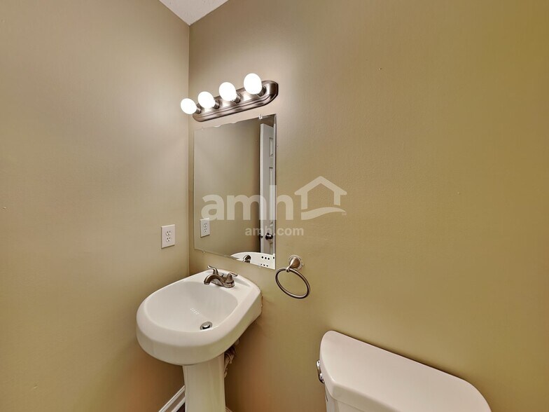 Building Photo - 5116 Sand Ct