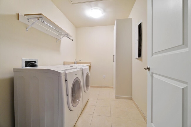 Building Photo - 1 Roebling Wy