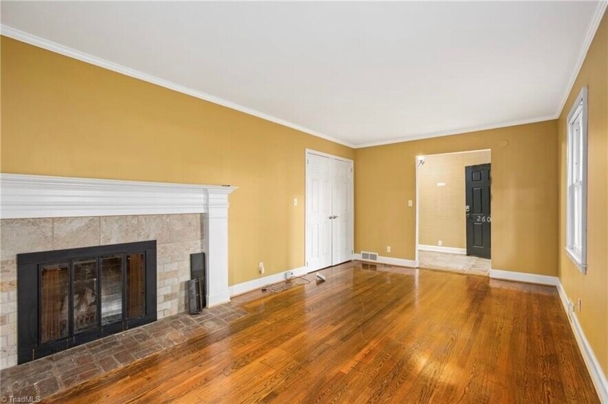 Building Photo - 2601 Loch Dr