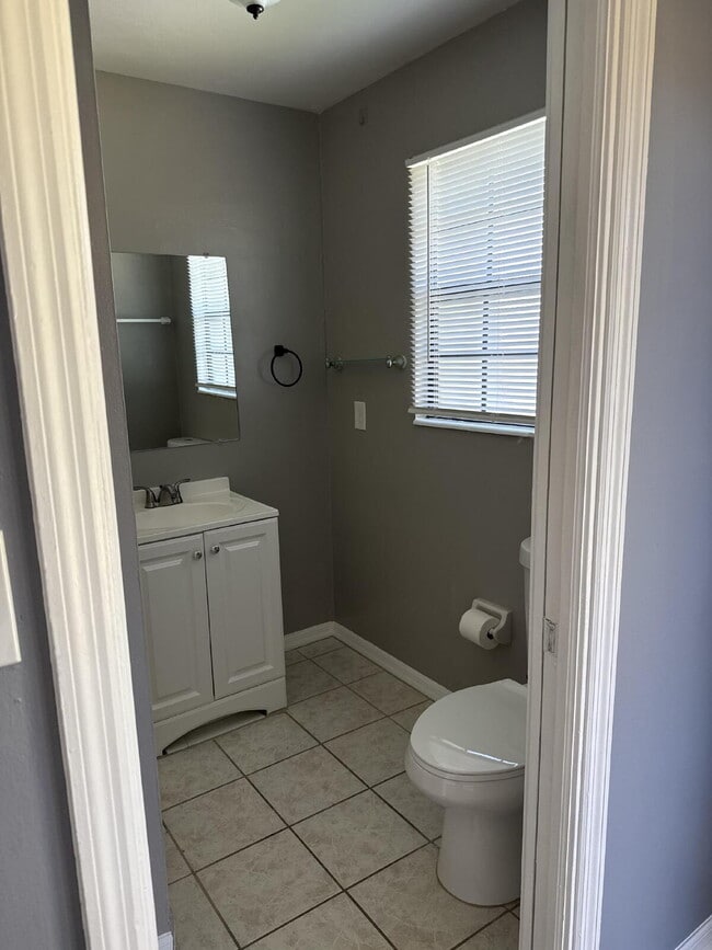 Building Photo - Newly Renovated 2 bedroom Townhouse