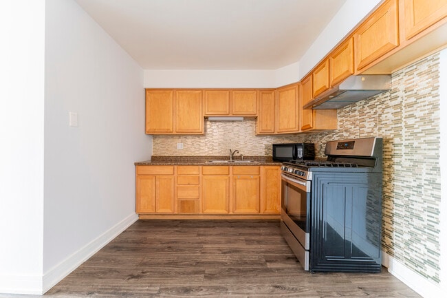 Building Photo - 1003 Argyle St