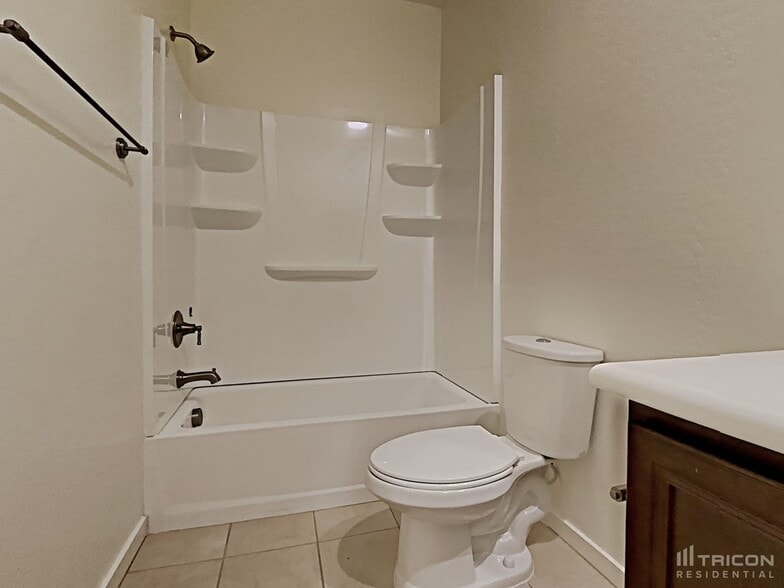 Building Photo - 605 W Cholena Trail