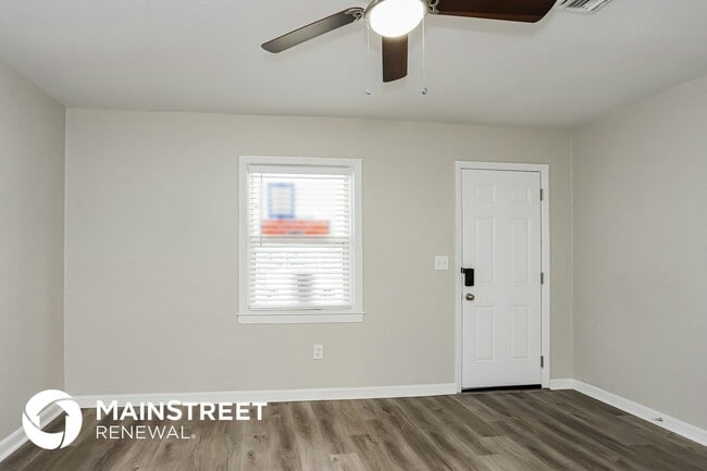 Building Photo - 1480 Park St