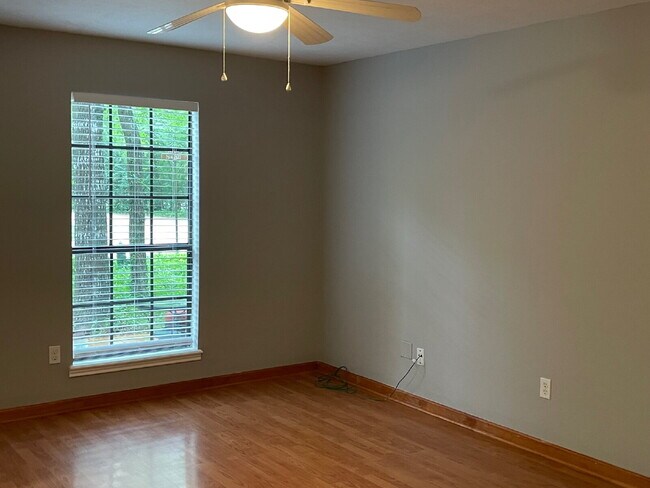 Building Photo - LOVELY ONE STORY wooded-lot home in the heart of The Woodlands.