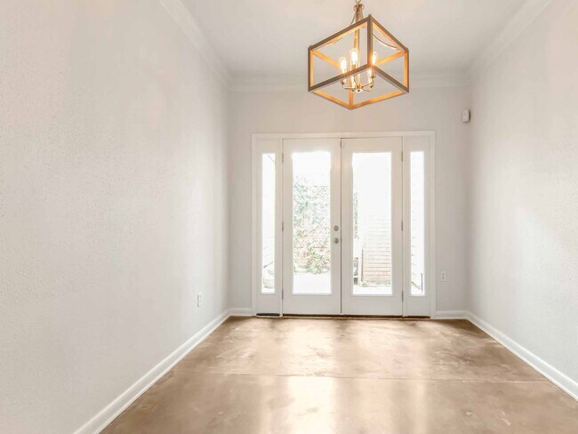 Primary Photo - 2400 Julian St