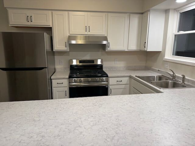 Building Photo - Newly Renovated Duplex unit in North Peoria