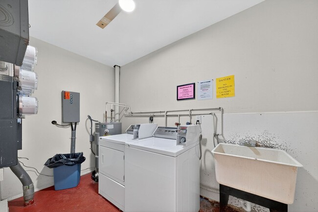 Building Photo - 8727 Sieloff Dr