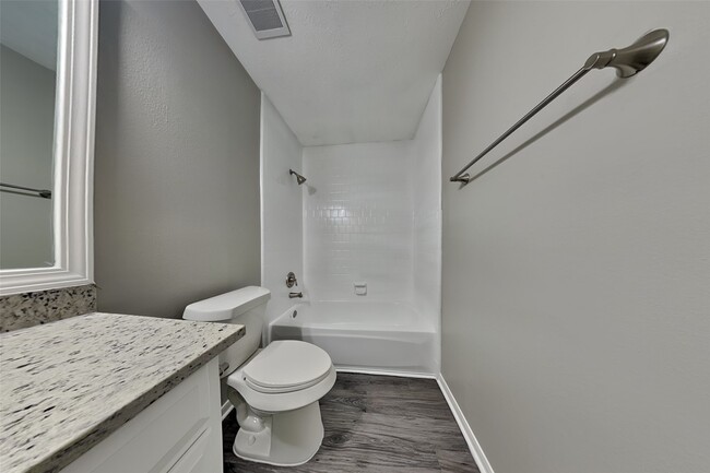 Building Photo - 2211 Pincher Creek Dr