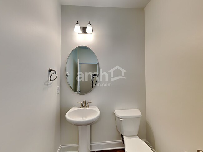 Building Photo - 5212 Valor Dr