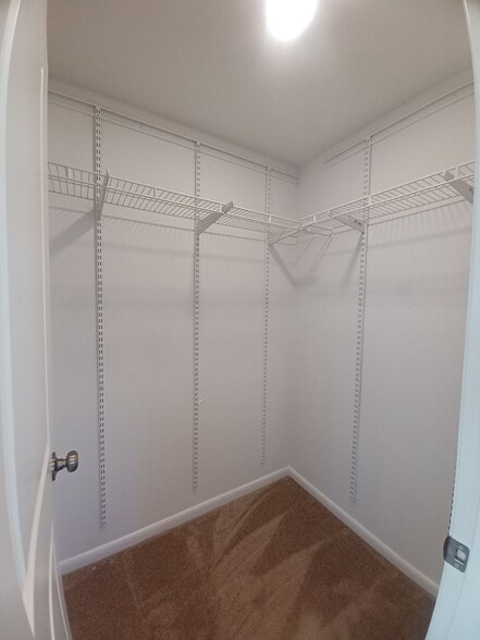 Building Photo - SECTION 8!! 3/2 With Fenced Yard!!!