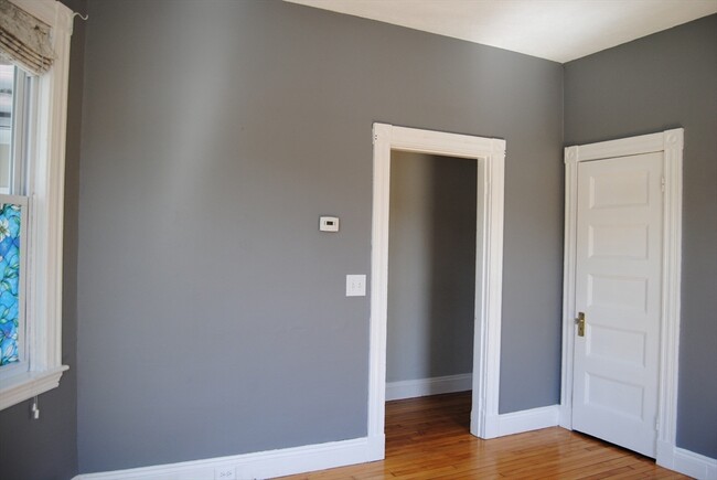 Building Photo - 137 Belmont St