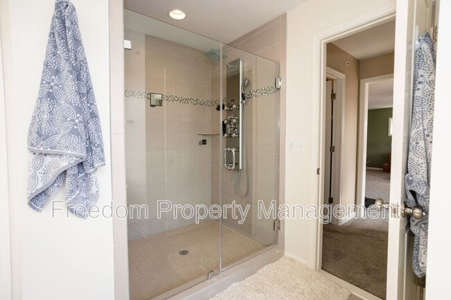 Building Photo - 2425 Morgans Point Dr