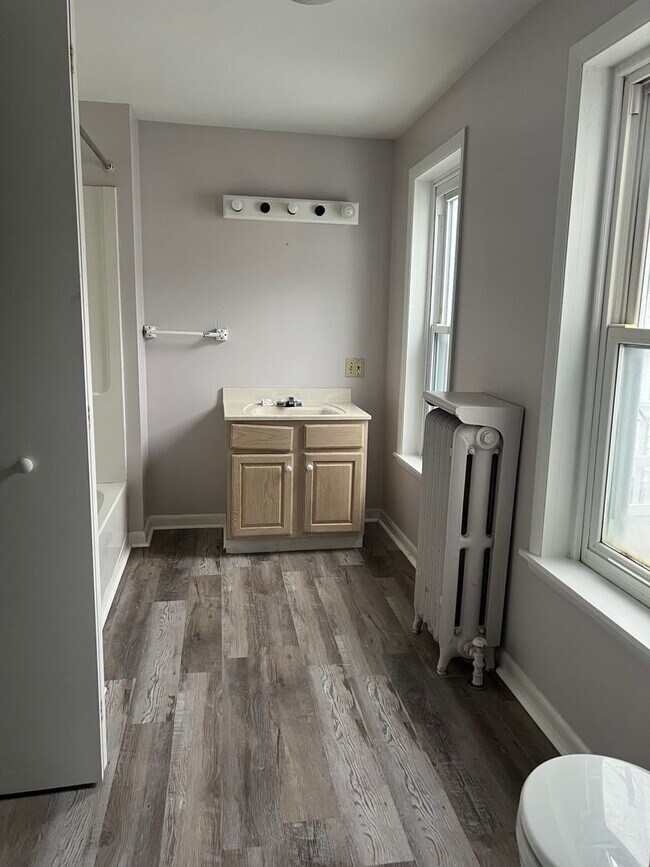 Building Photo - Reading 2/3 BR Townhome For Rent