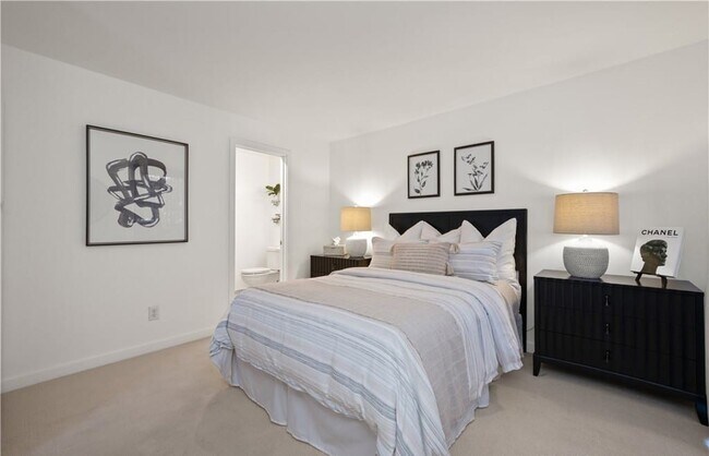 Building Photo - 5226 Marina Pacifica Dr S
