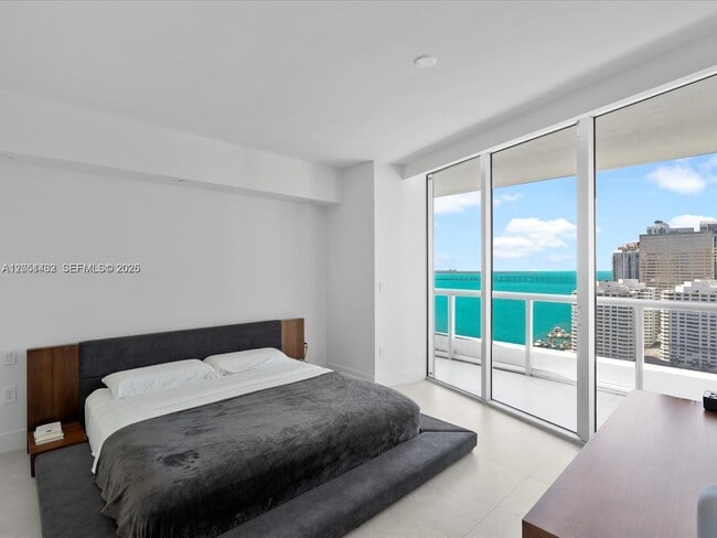 Building Photo - 495 Brickell Ave