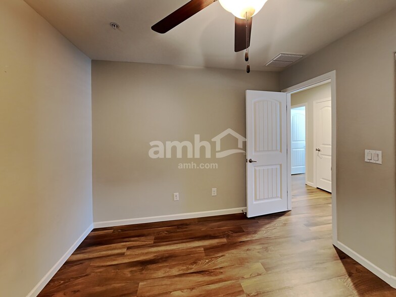 Building Photo - 20755 W Maiden Ln