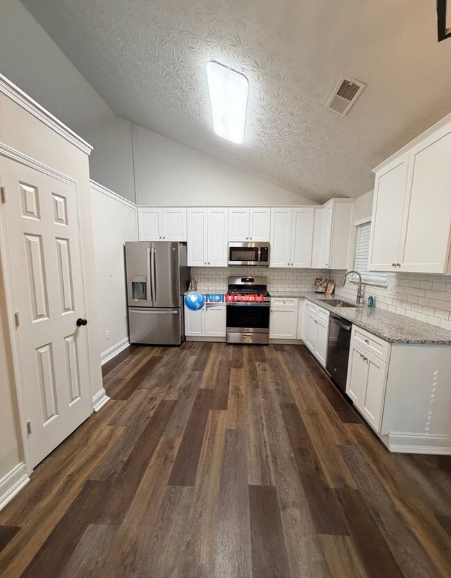 Building Photo - Newly renovated house in MILL CREEK cluster in Dacula