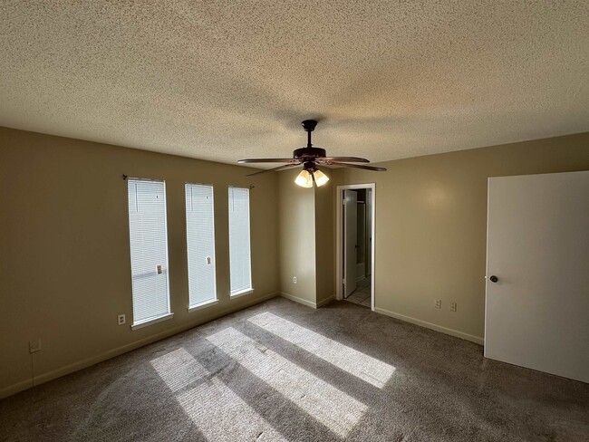Building Photo - 2409 Talmadge Pl
