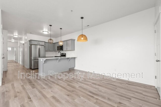 Building Photo - 547 N 360 W