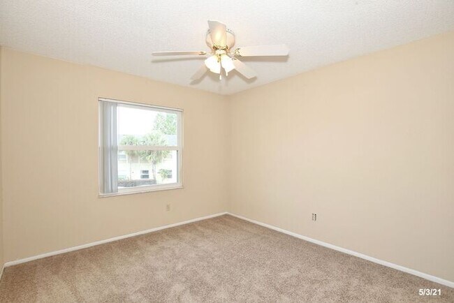 Building Photo - Spacious 2/2 Condo Located in the Gated Community of Hawthorne Village - Orlando!