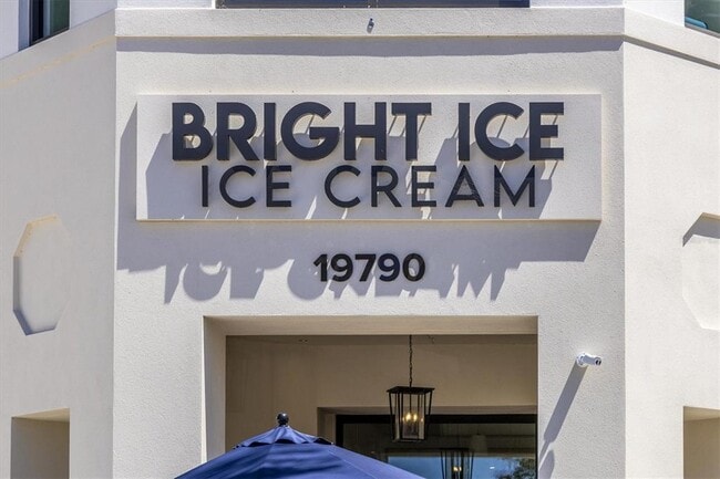 Building Photo - 12240 Wellen Golf St