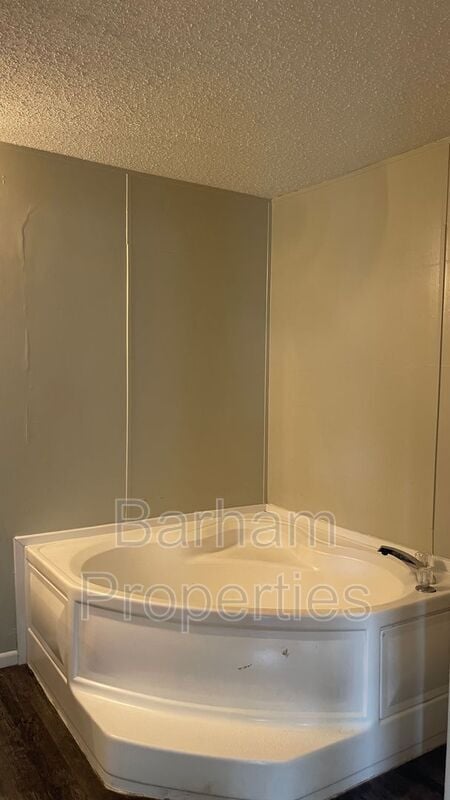 Building Photo - 265 Cir Pk Dr