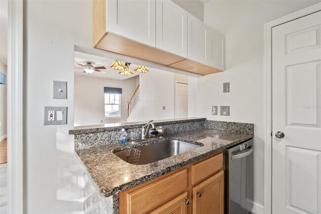 Building Photo - 2413 Musselwhite Ave