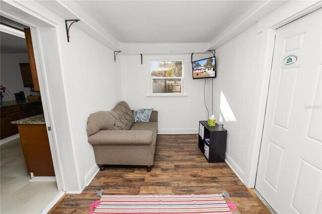 Building Photo - 1250 Mitchell St