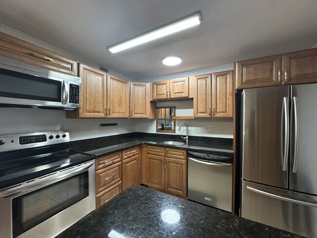 Building Photo - 2 bedroom, 2 bathroom condo across from th...