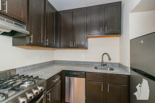 Building Photo - 1 bedroom in Chicago IL 60640