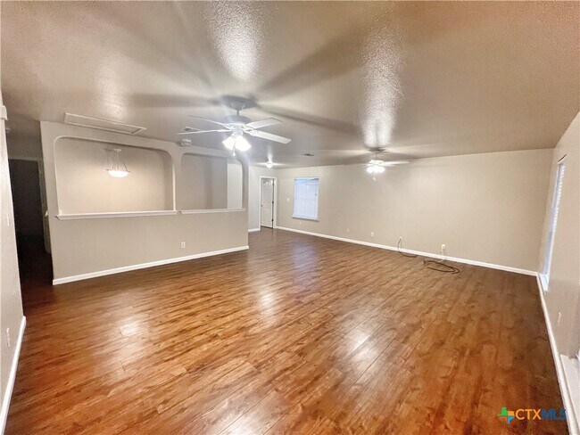 Building Photo - 364 Starling Creek