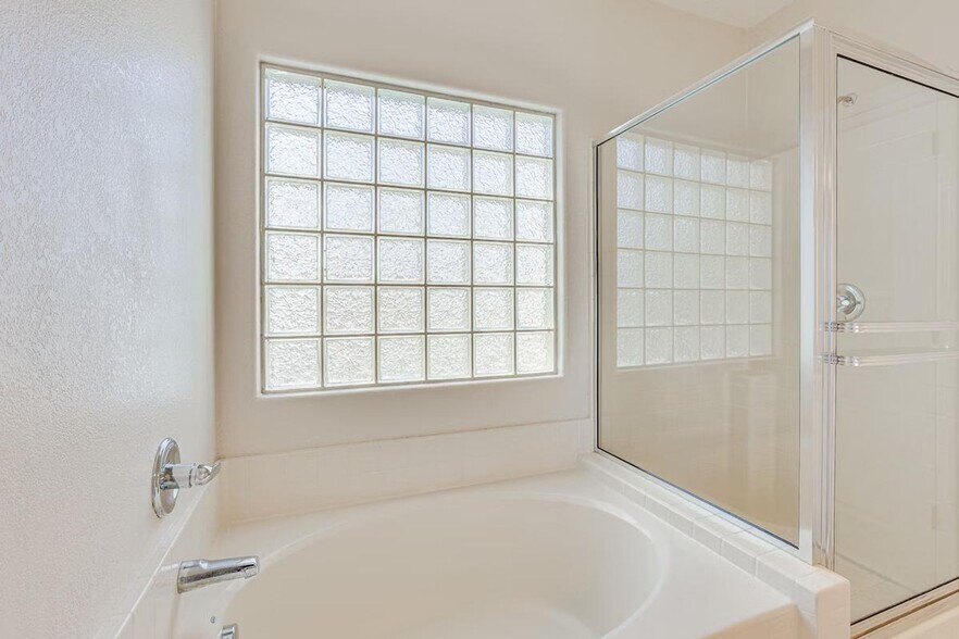 Building Photo - 11882 W Washington St