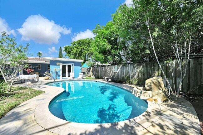 Building Photo - 1328 N Andrews Ave