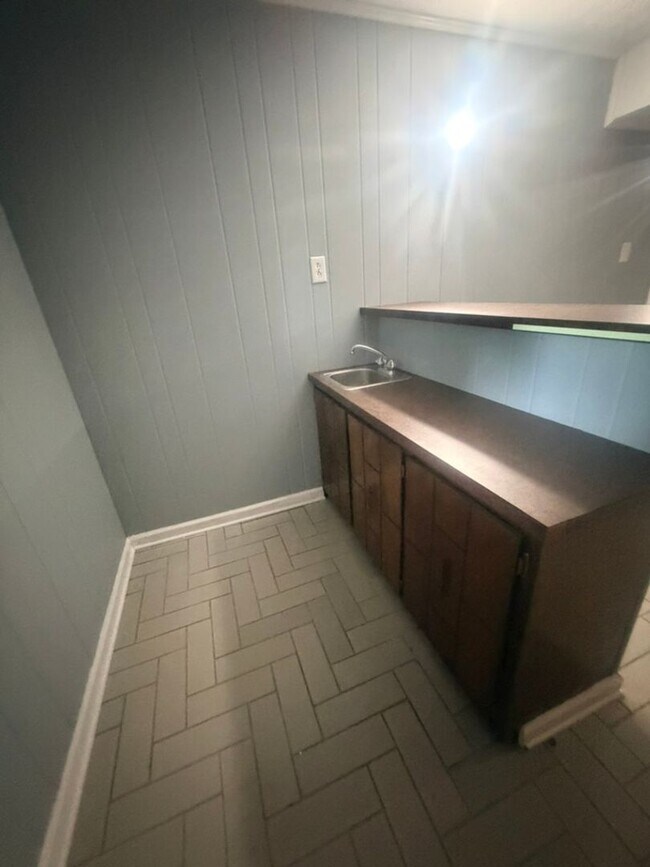 Building Photo - Spacious Maryville City Rental with Finished Basement & Lawn Care Included!