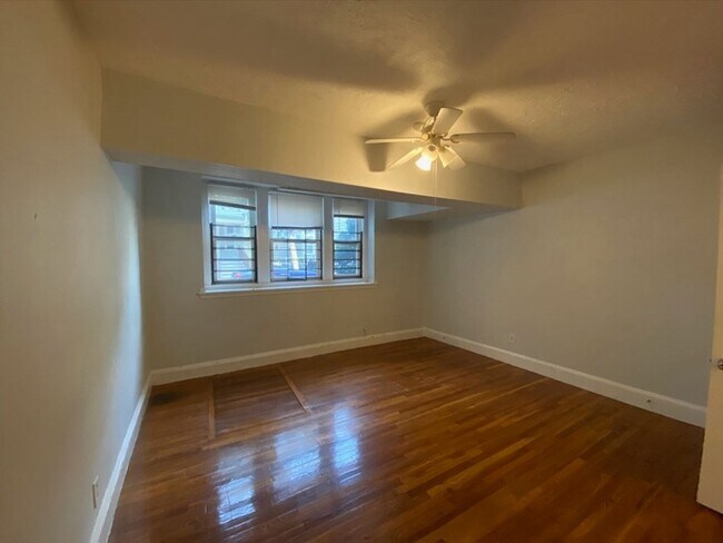 Building Photo - 97 Chester St