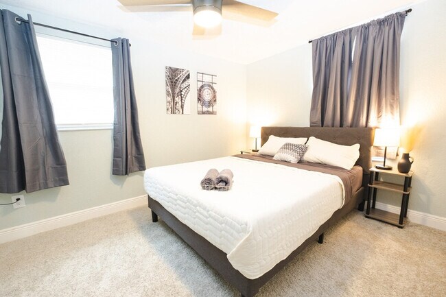 Building Photo - 3007 E 21st Ave