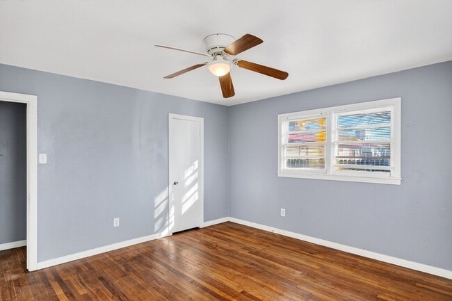 Building Photo - 2011 W 16th St