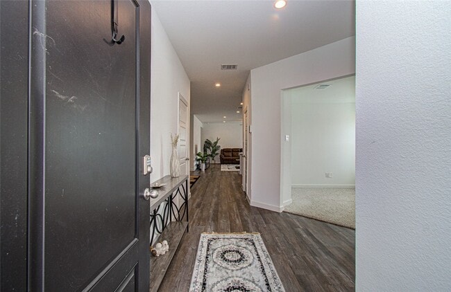 Building Photo - 8611 Shumard Oak Dr