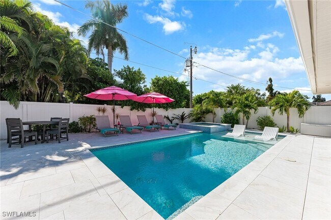 Building Photo - 690 100th Ave N