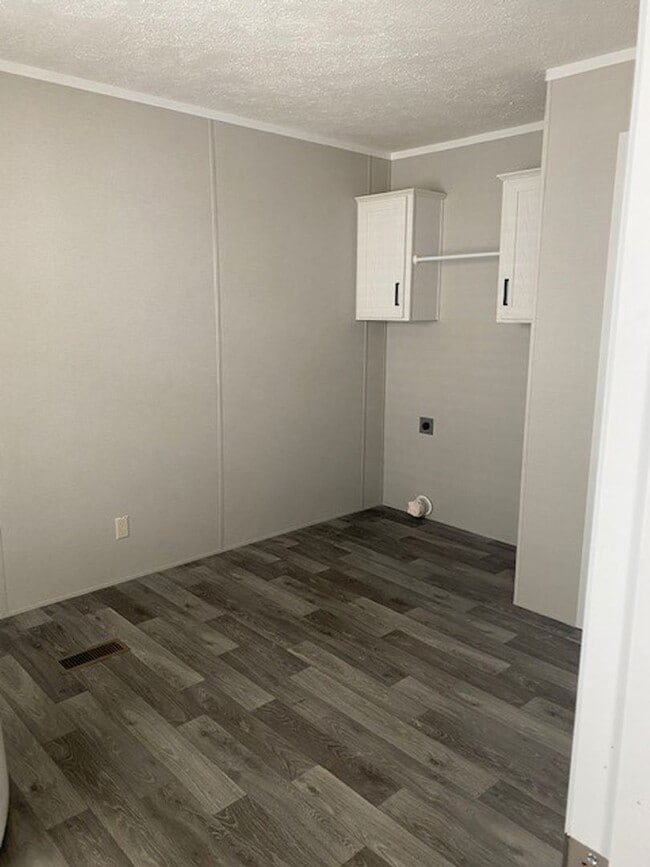 Building Photo - Lot 10