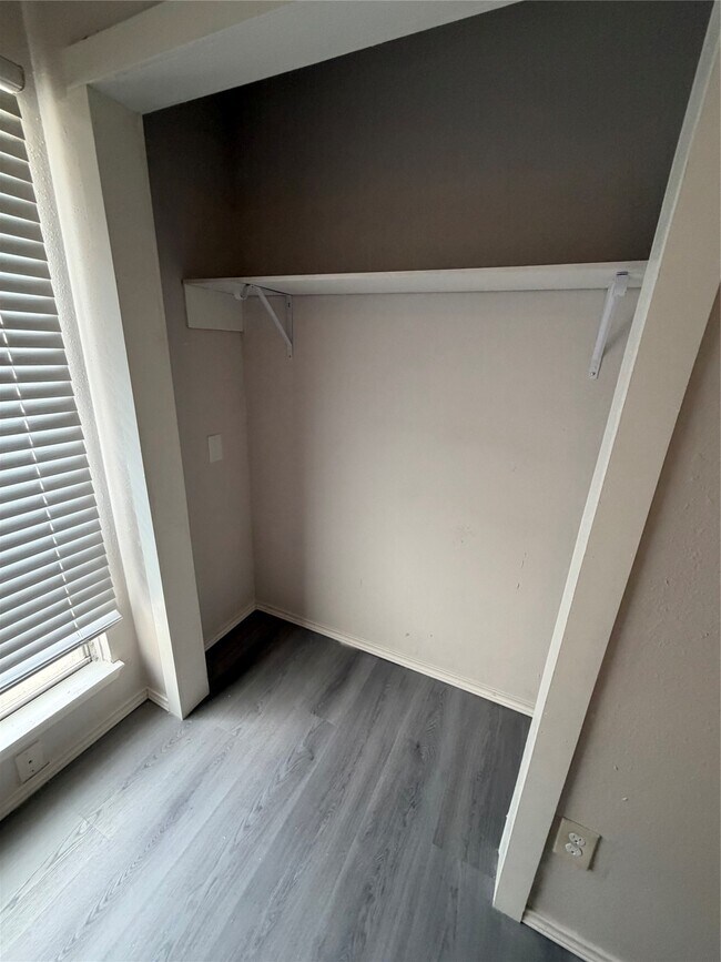 Building Photo - 6618 McCullum Rd