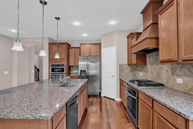 Building Photo - Located in McKinney's desirable Erwin Farms, this beautiful home exudes modern elegance and pract...