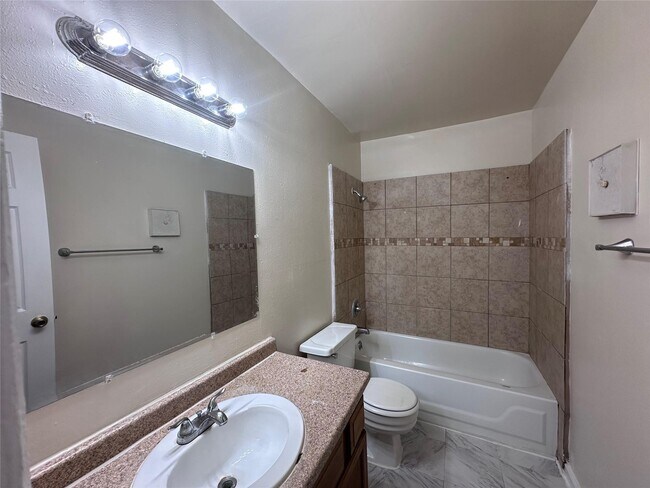 Building Photo - 9700 Leawood Blvd