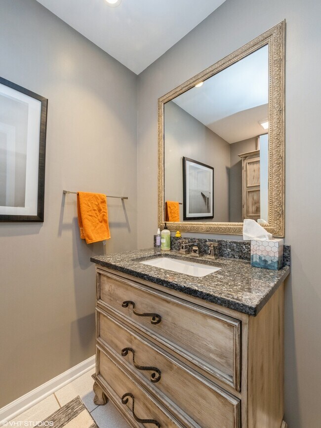 Building Photo - 445 Blue Ash Dr