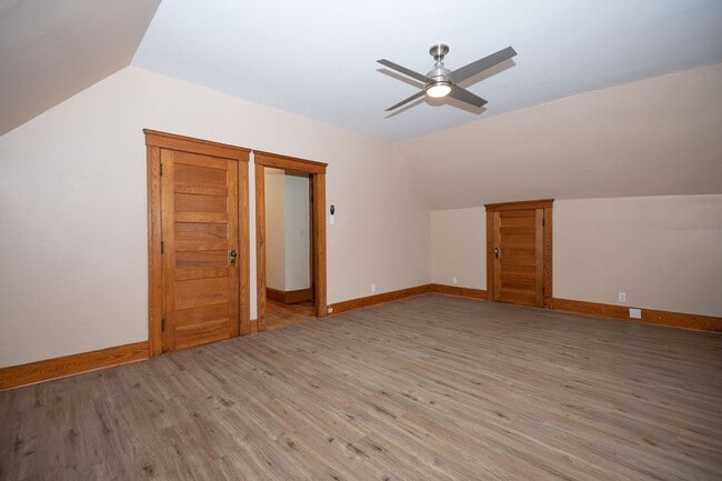Building Photo - Convenient Location & Updated Amenities!